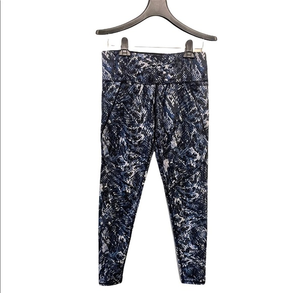 Sweaty Betty Blue Snake Print High Rise 7/8 Pocket Legging - Picture 6 of 9